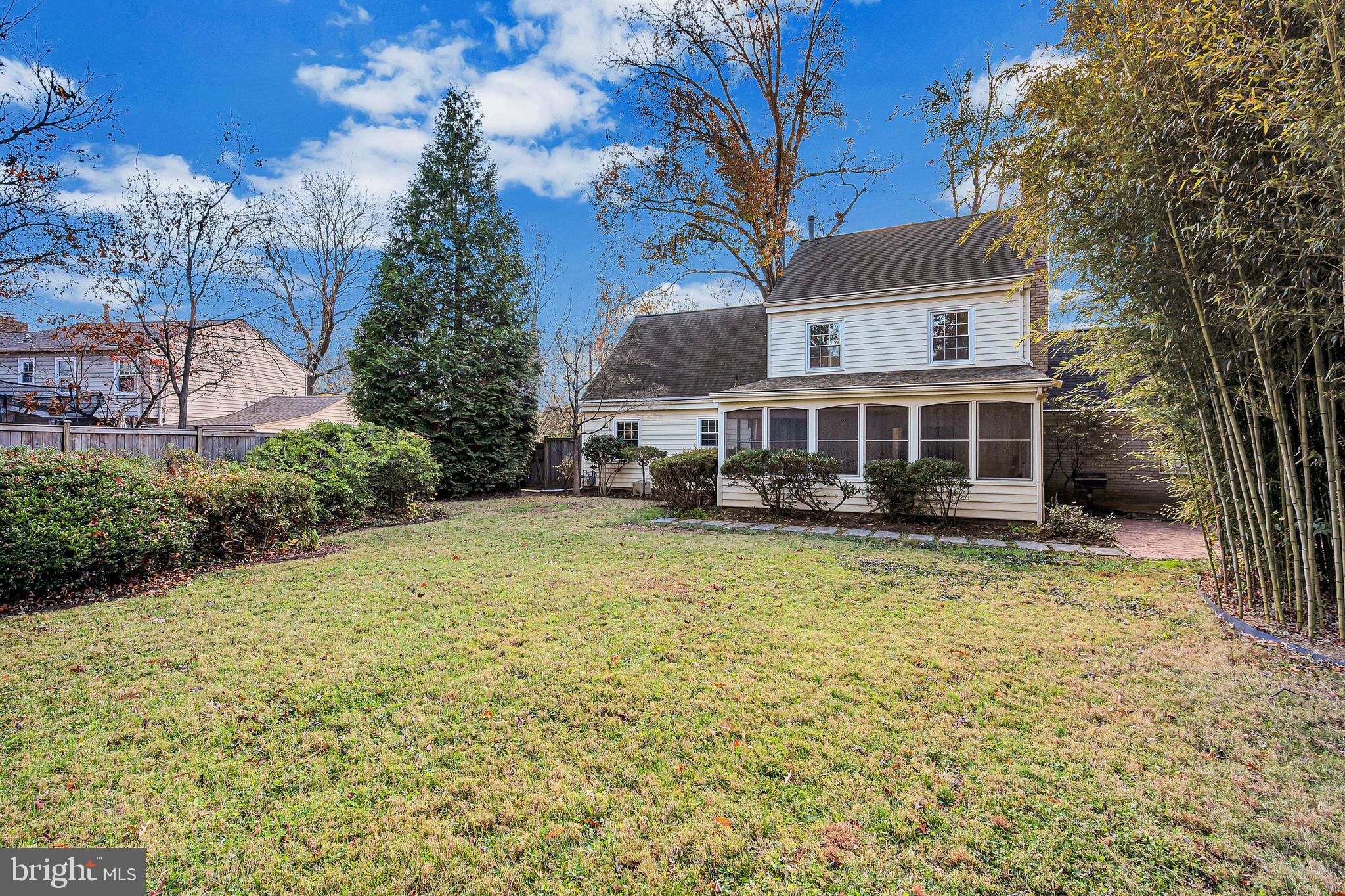MONTGOMERY SQUARE - Residential