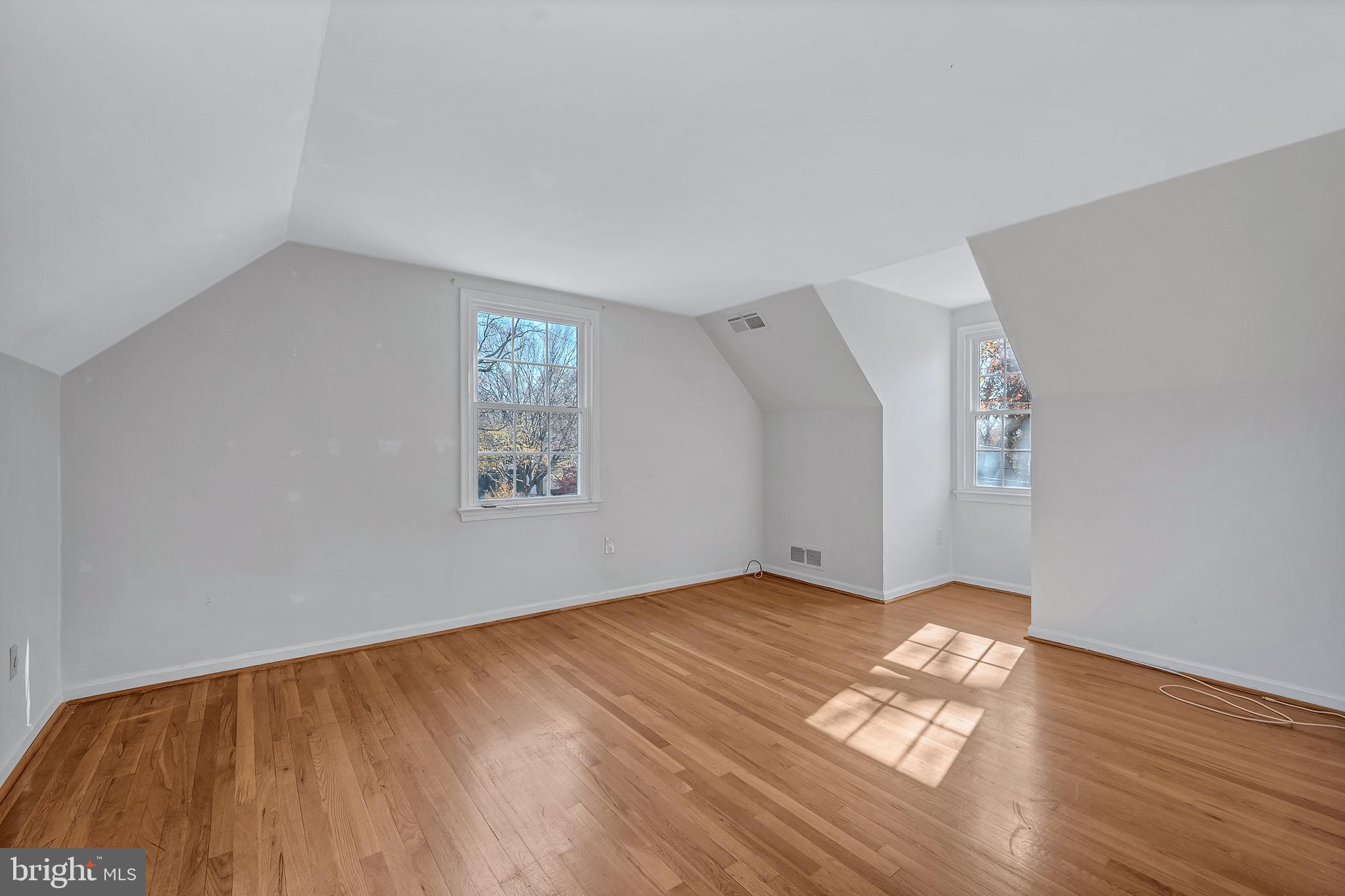 MONTGOMERY SQUARE - Residential