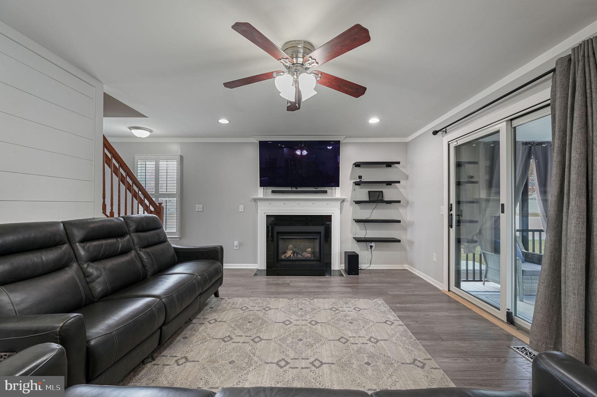 PICKERING POINTE - Residential