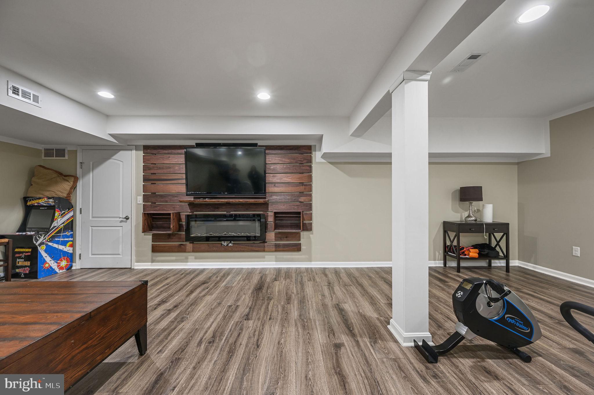 PICKERING POINTE - Residential