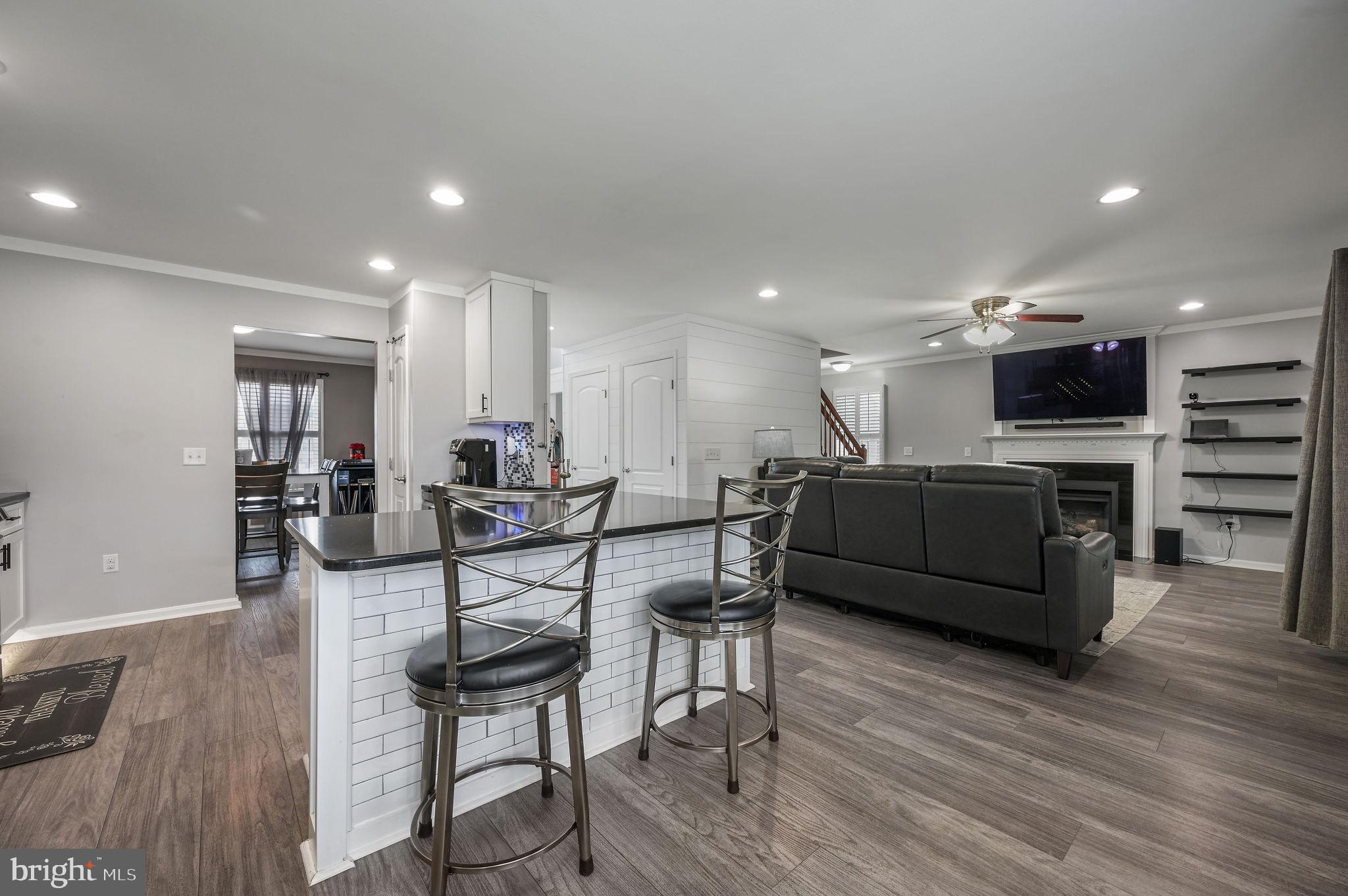 PICKERING POINTE - Residential