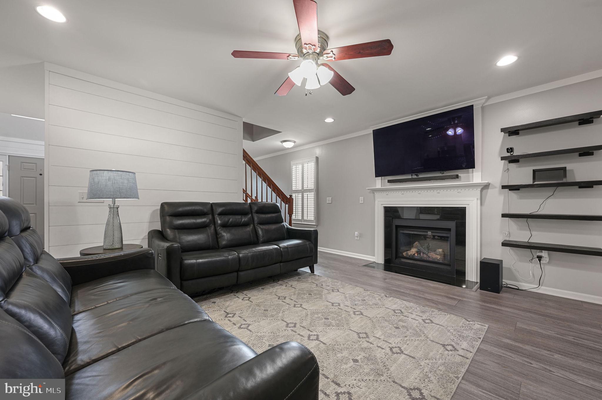 PICKERING POINTE - Residential