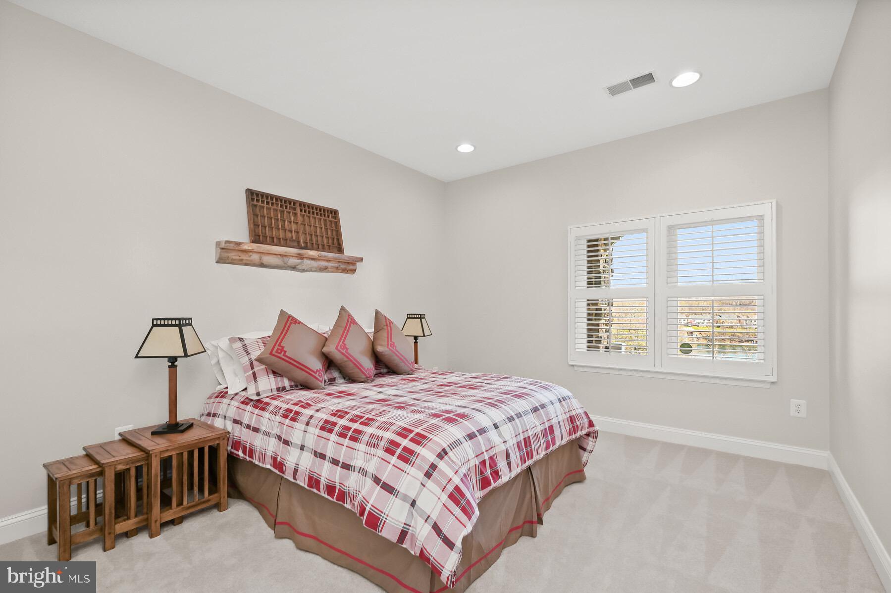 STONE LAKE - Residential