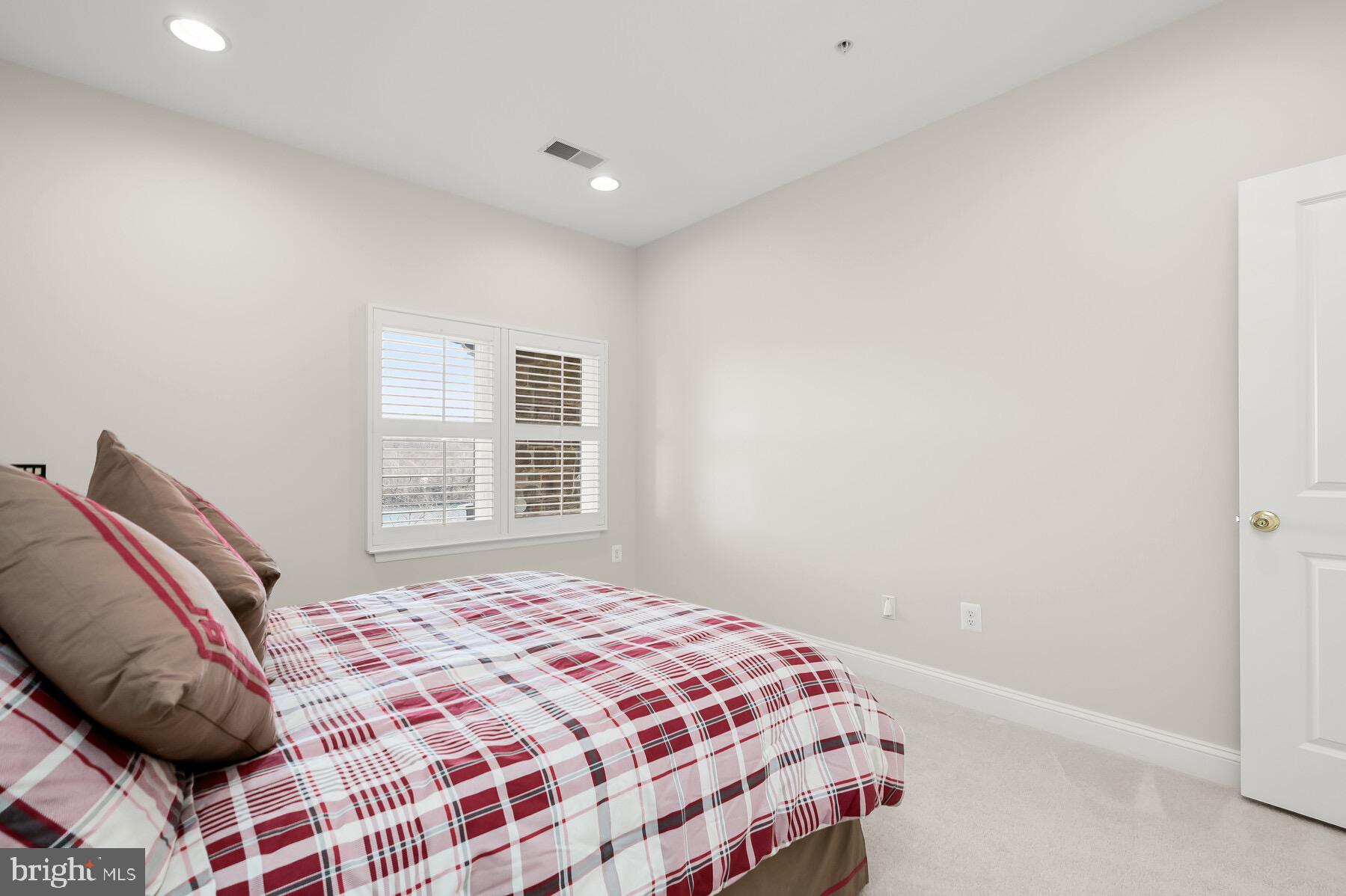 STONE LAKE - Residential