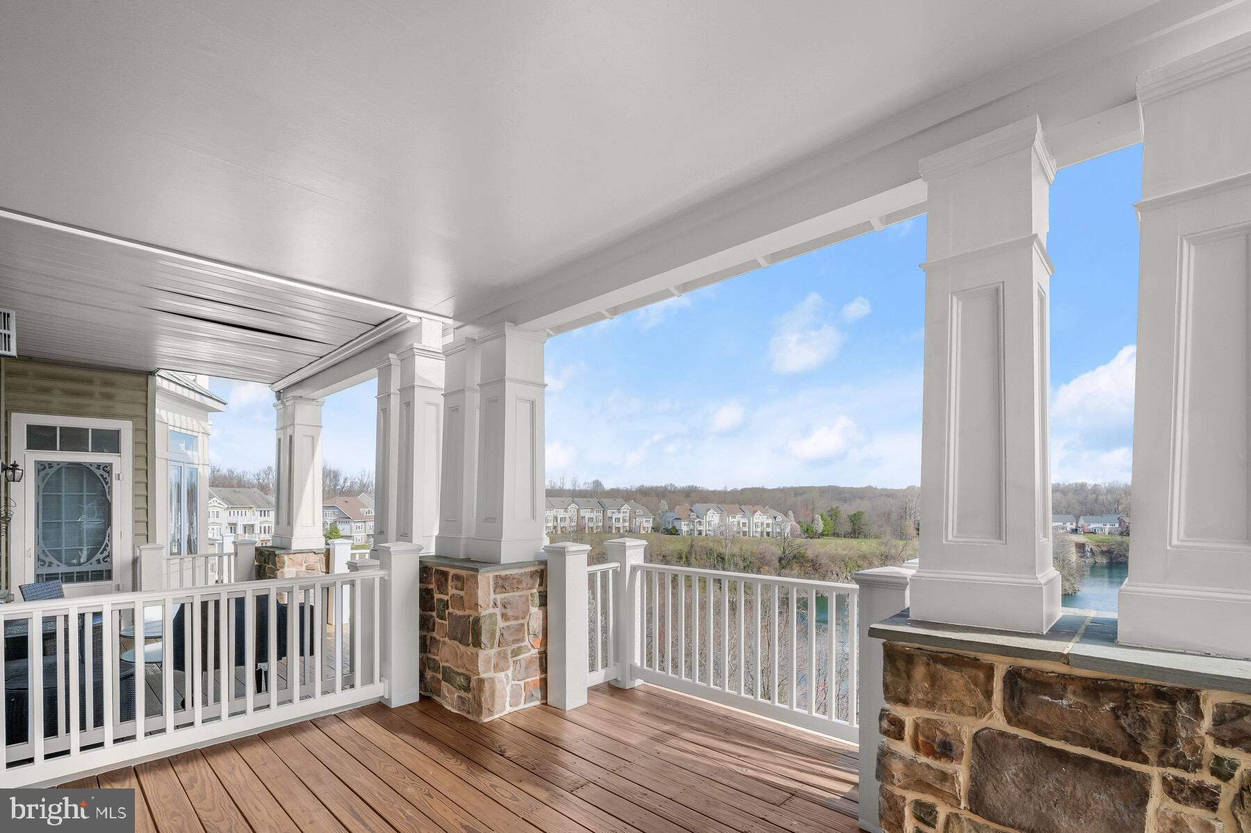 STONE LAKE - Residential