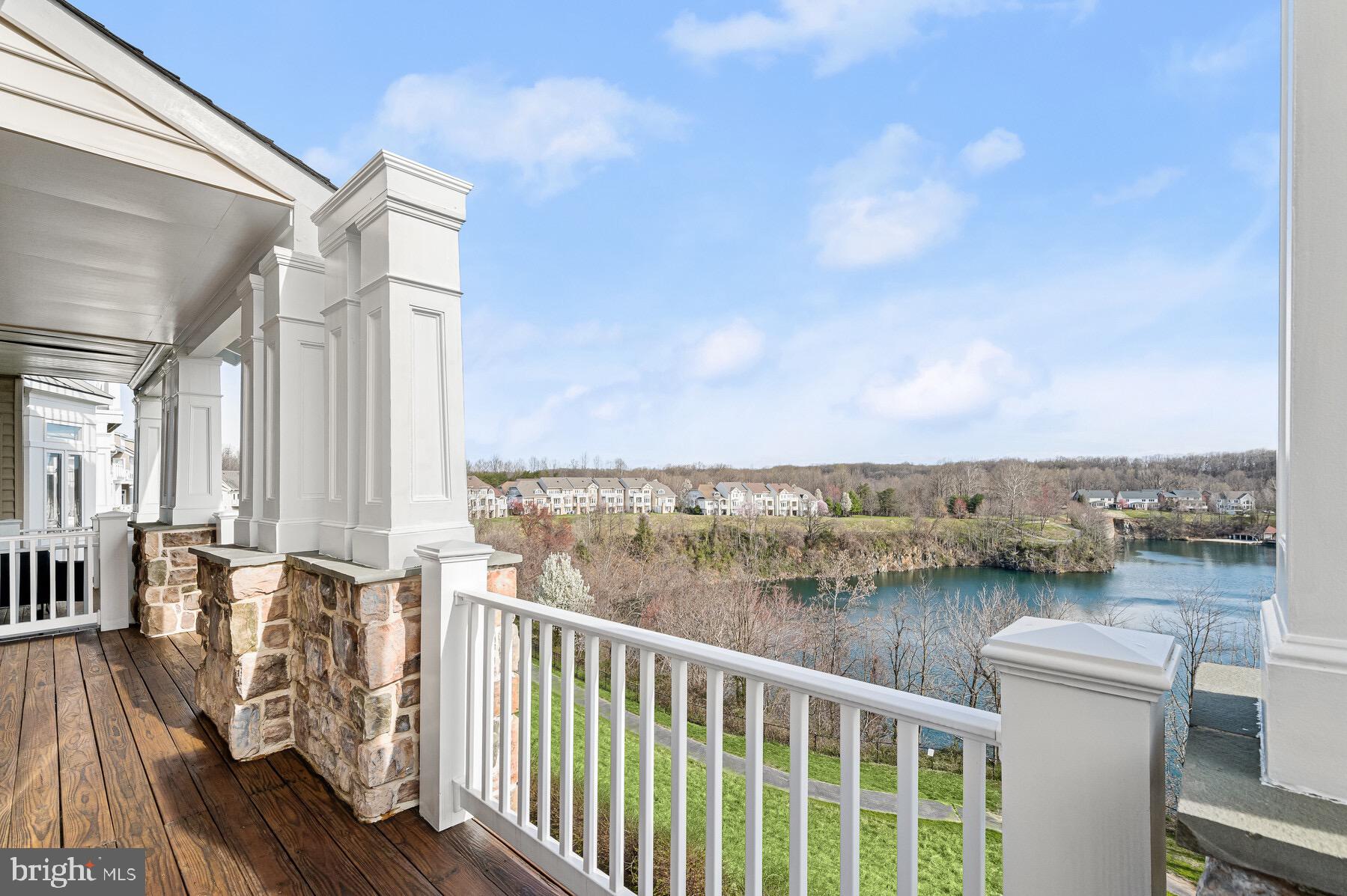 STONE LAKE - Residential