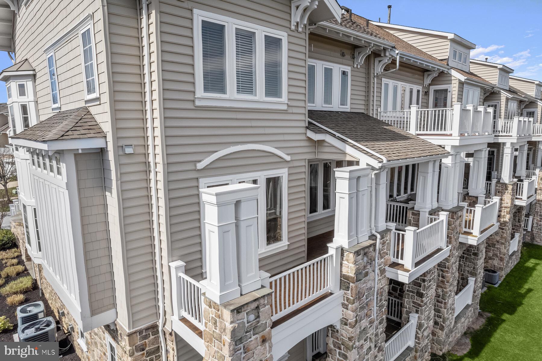 STONE LAKE - Residential