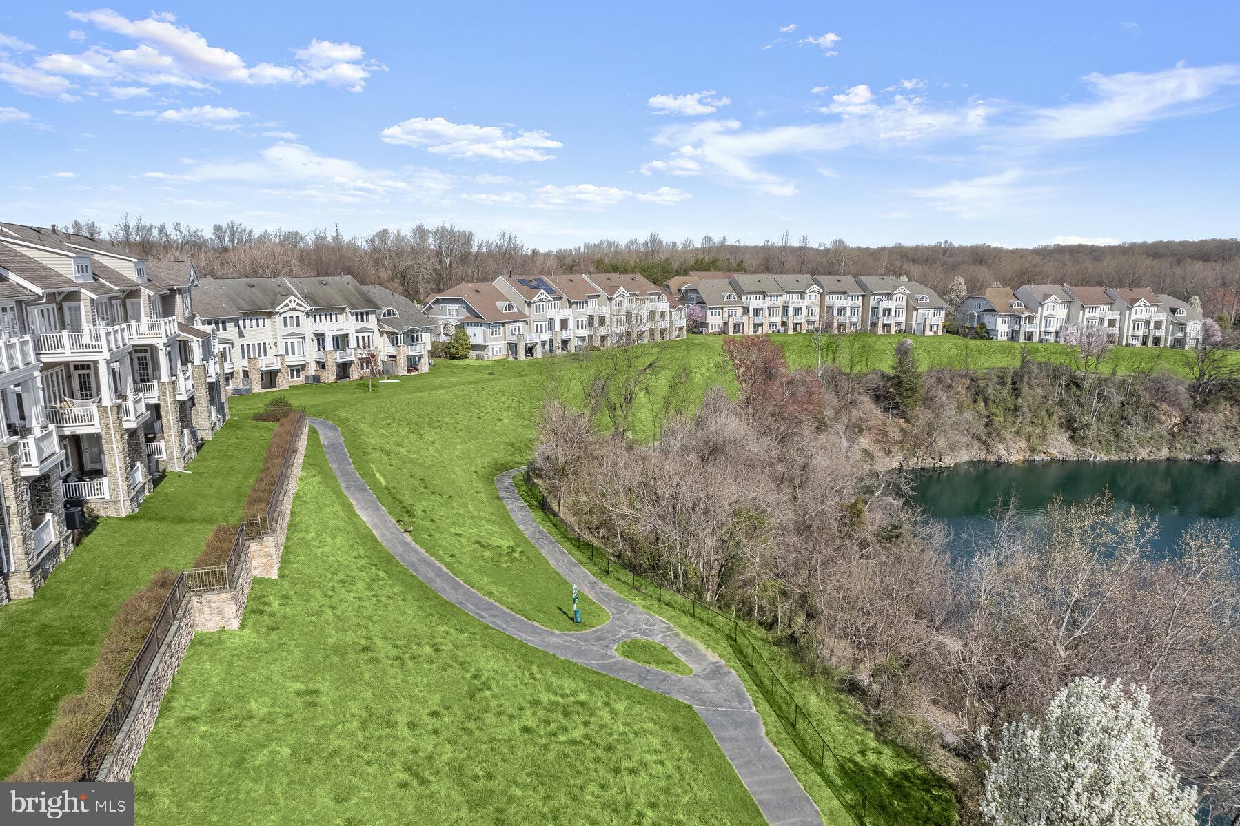 STONE LAKE - Residential