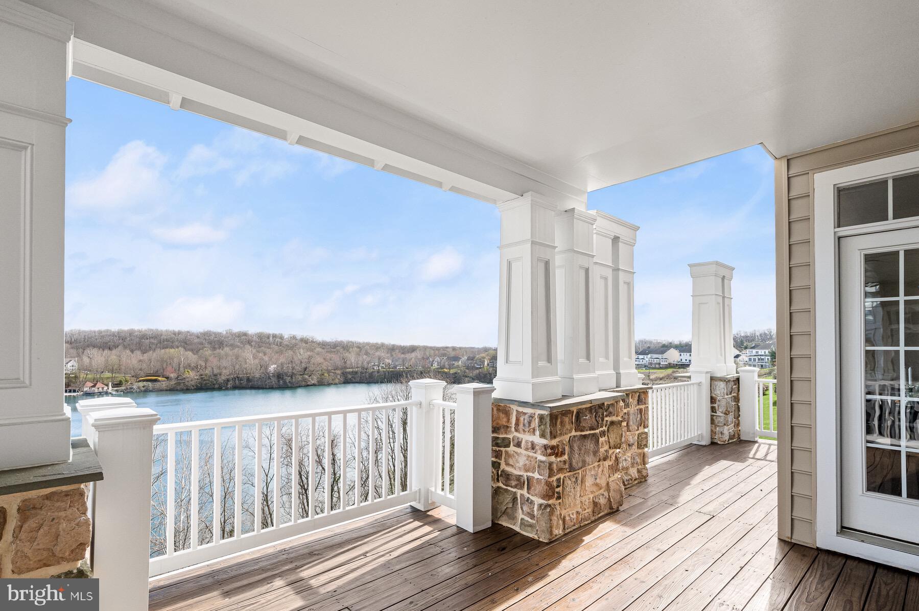 STONE LAKE - Residential