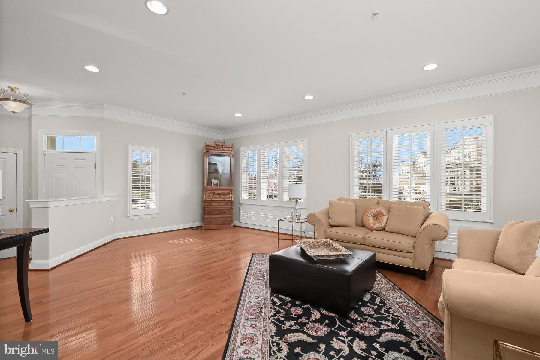 STONE LAKE - Residential