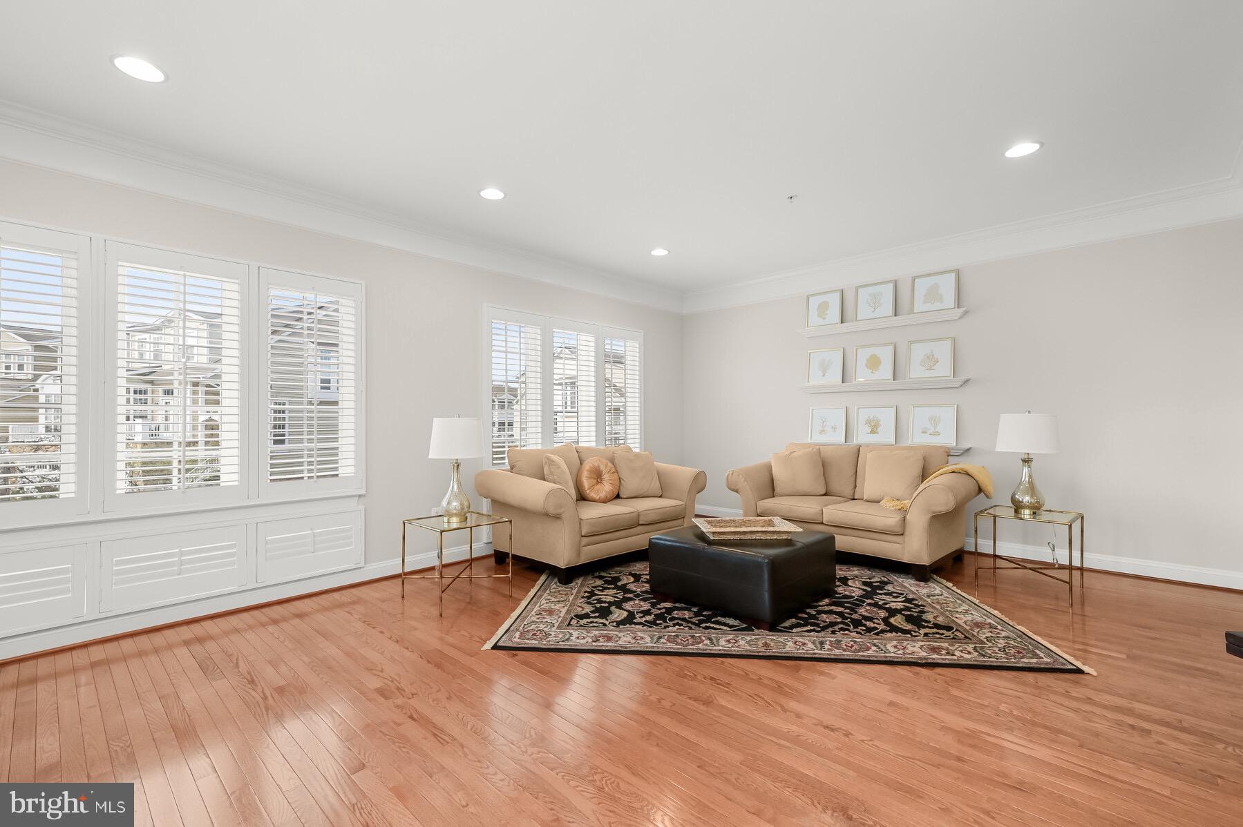 STONE LAKE - Residential