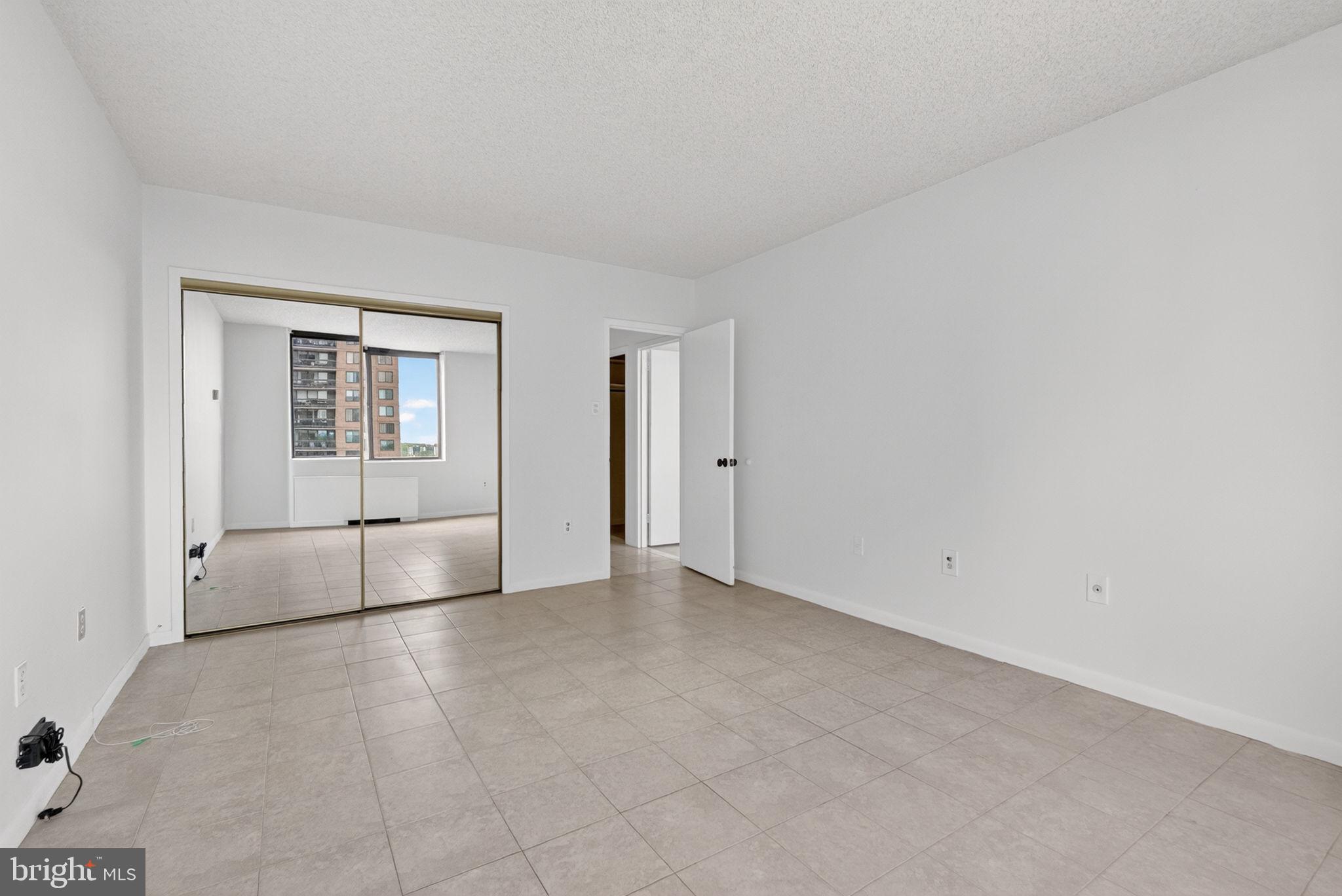 SKYLINE PLAZA - Residential