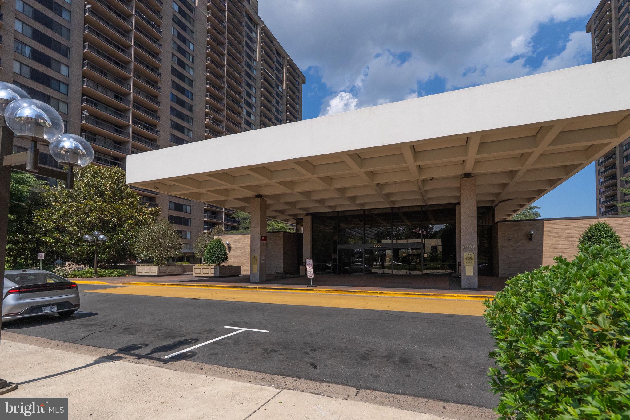 SKYLINE PLAZA - Residential