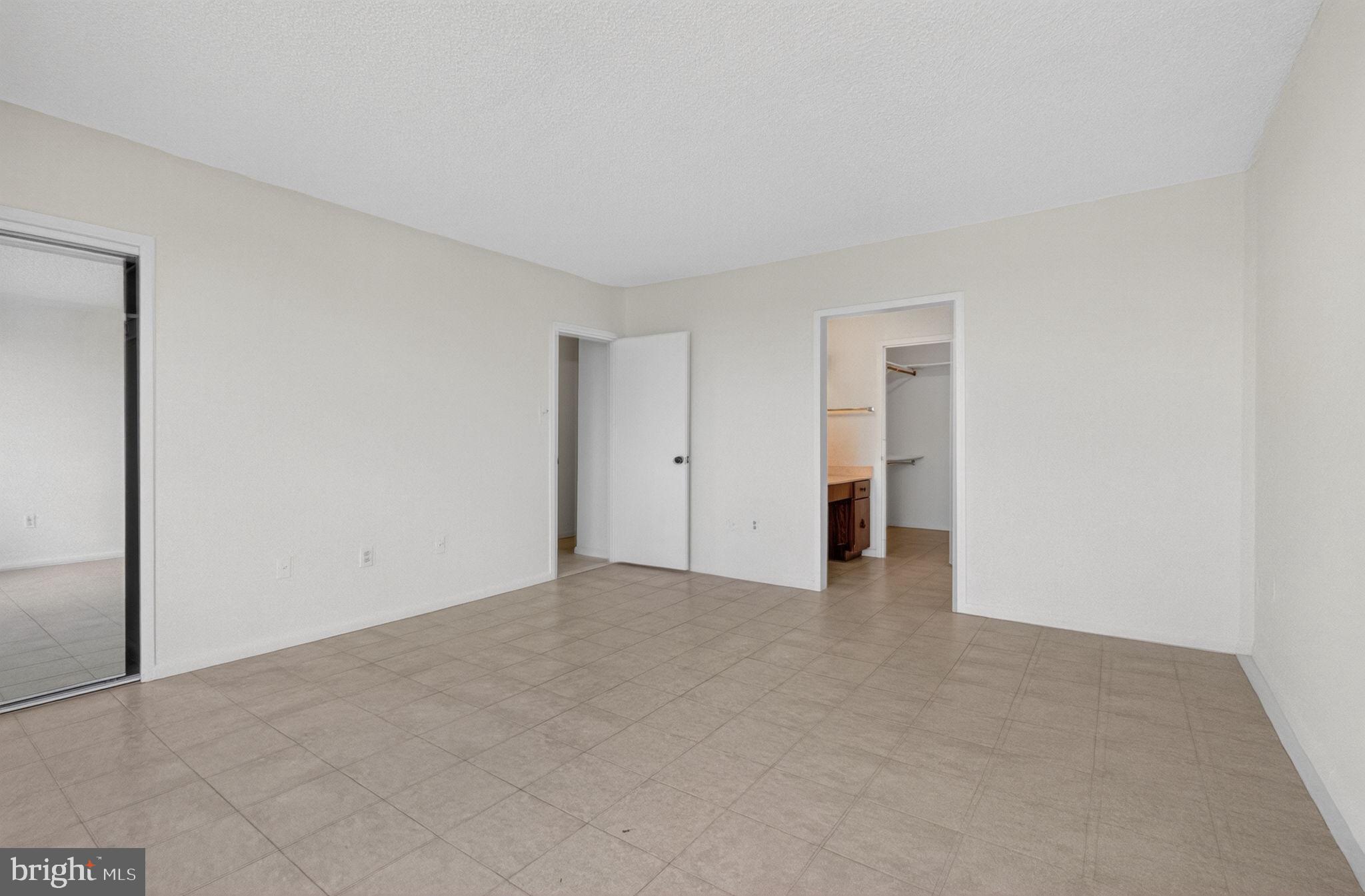 SKYLINE PLAZA - Residential