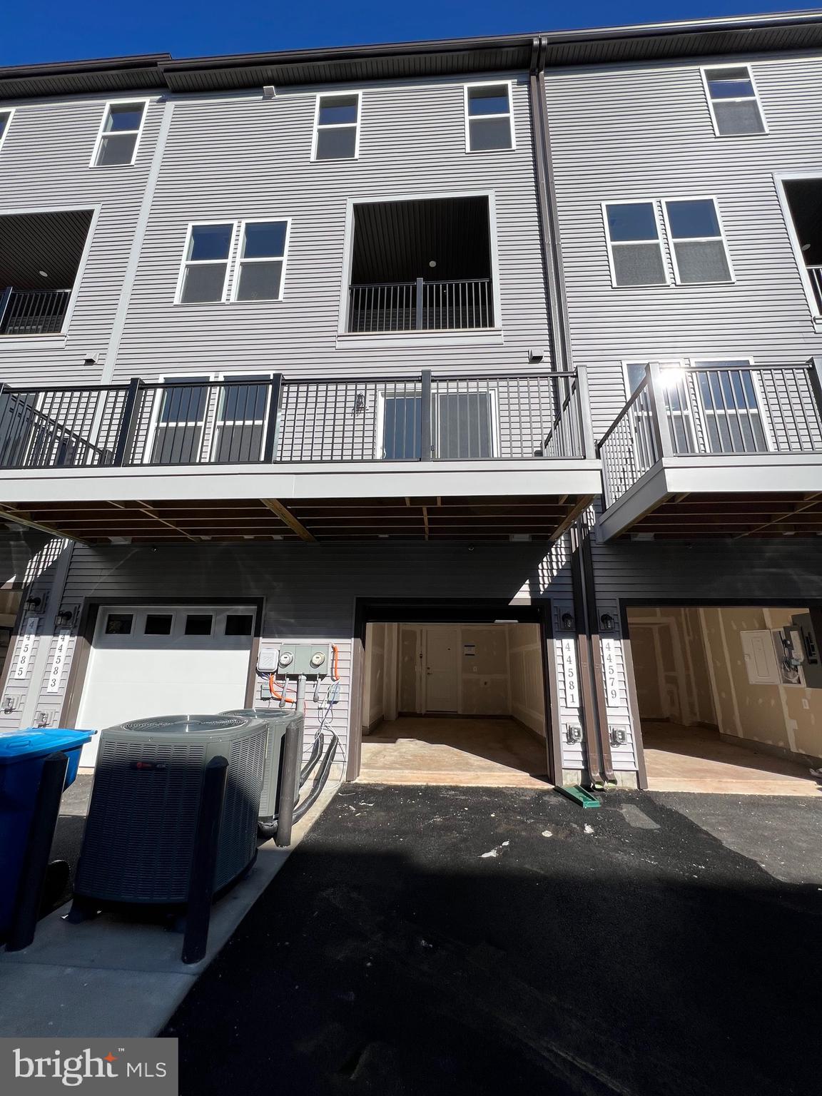 ASHBROOK PLACE - Residential Lease