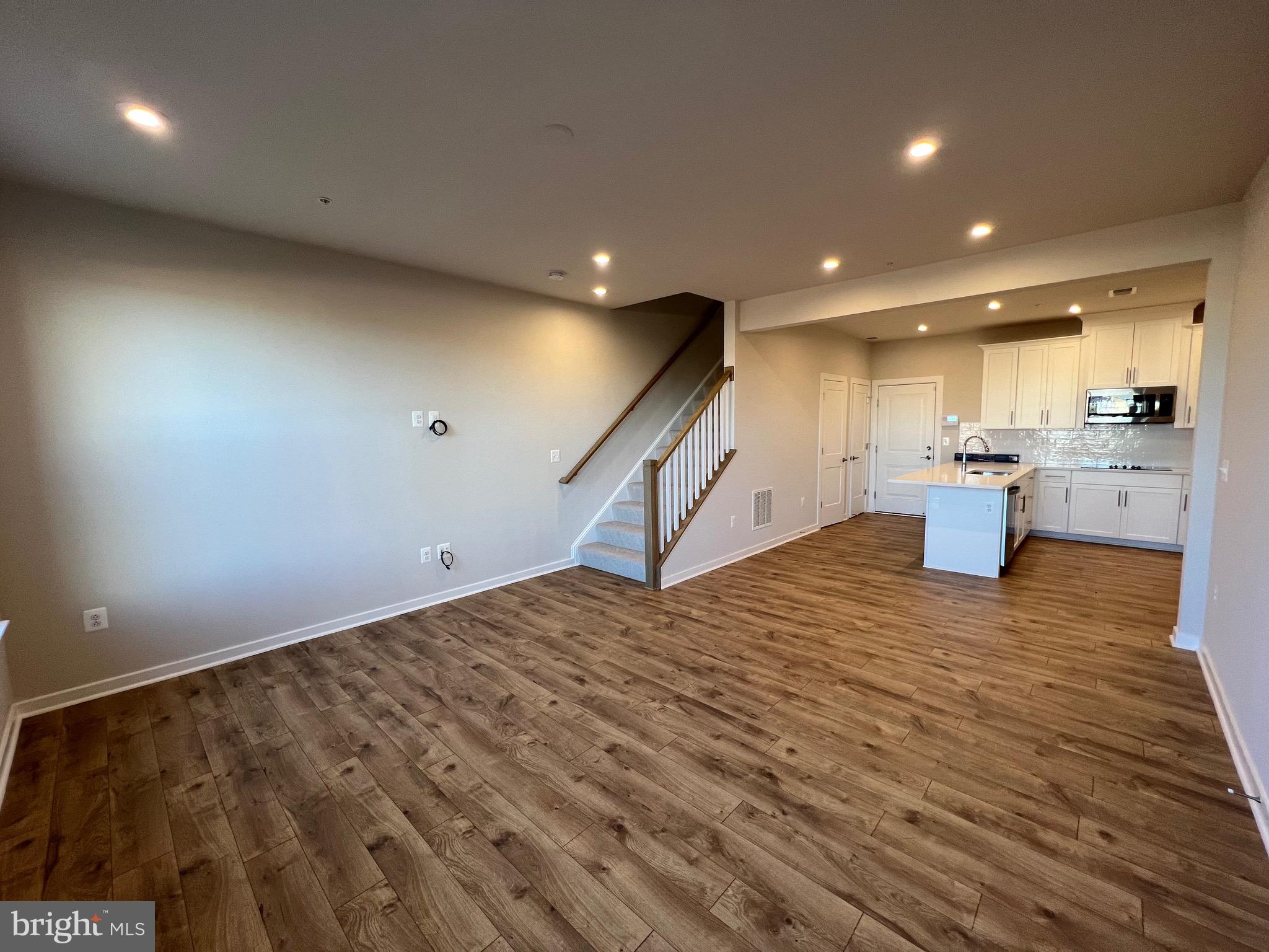 ASHBROOK PLACE - Residential Lease