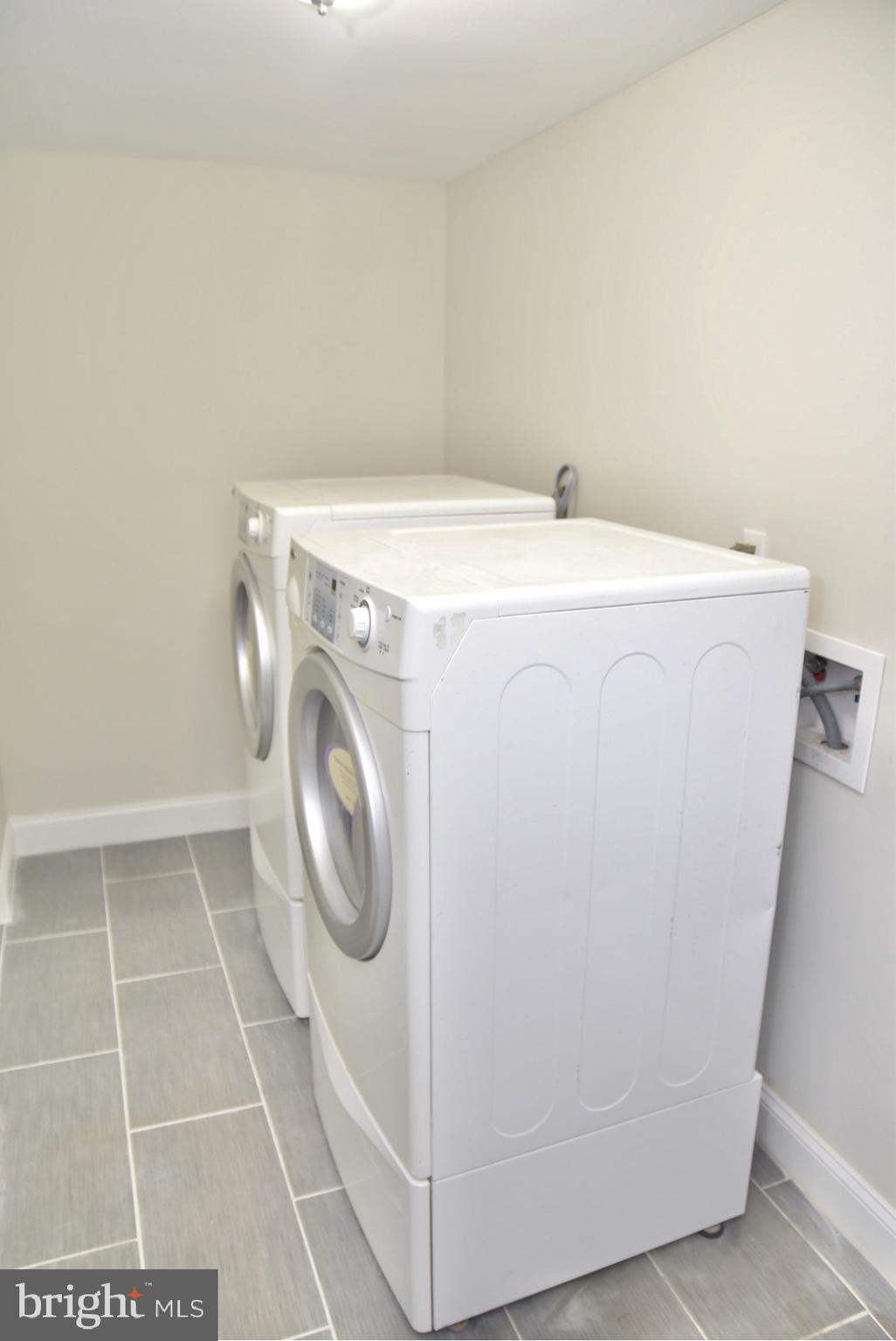 OAK KNOLL - Residential