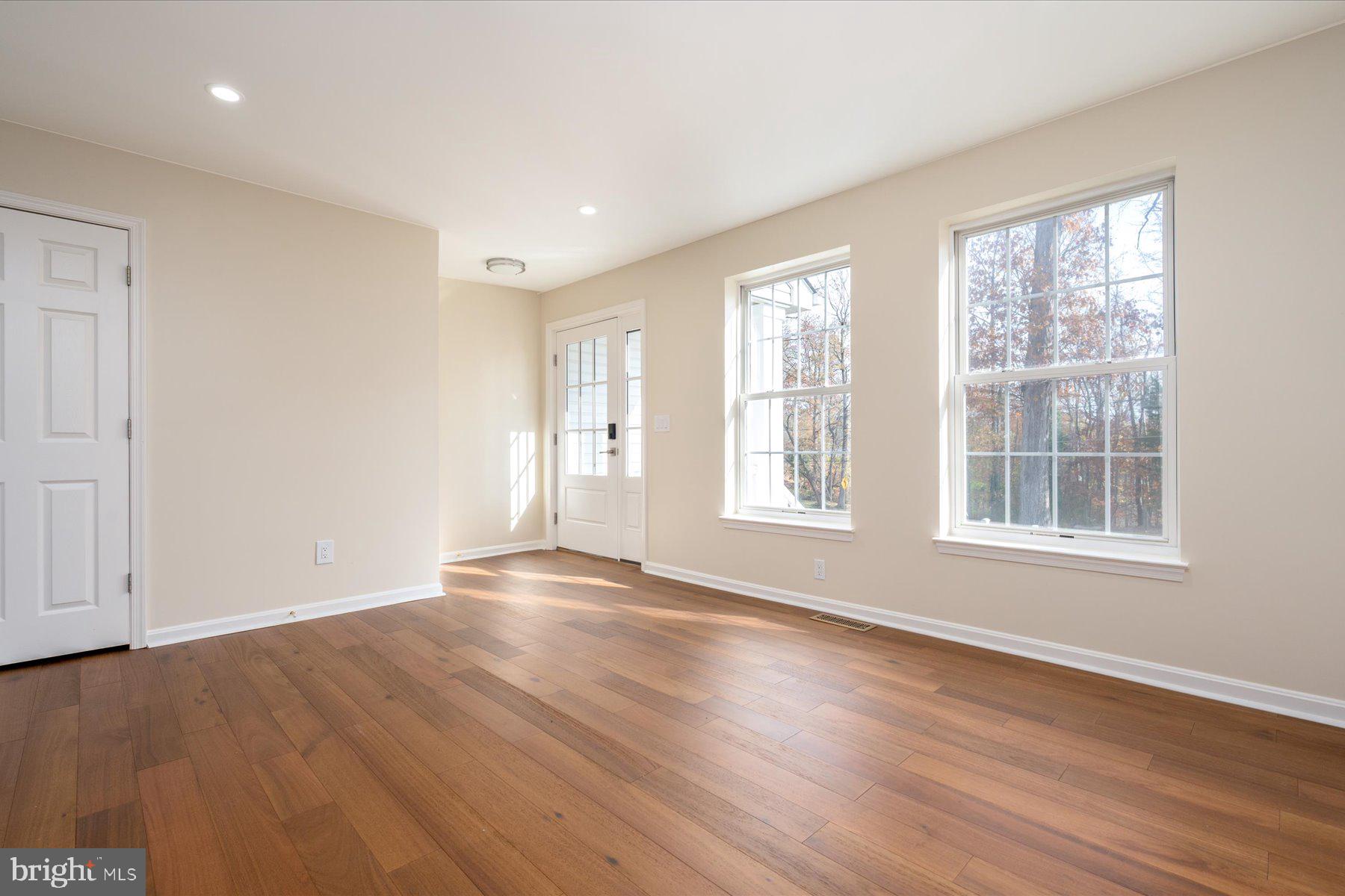 2942 SOUTHAVEN DRIVE