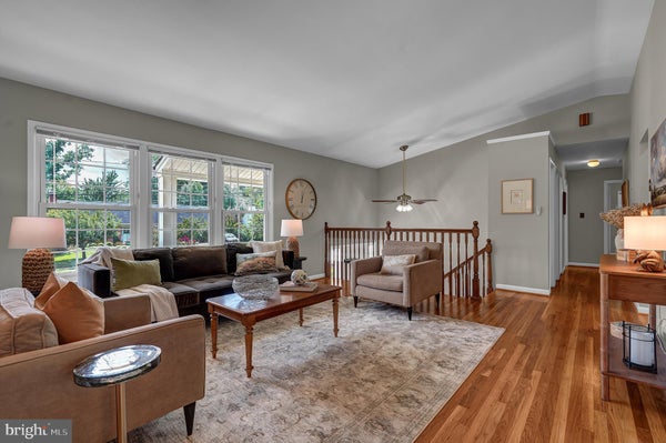 2504 STIRRUP LN, ALEXANDRIA, VA 22308 - Image c8ea050cc81f1bed3080d1f4c1af3dcf/2325924544