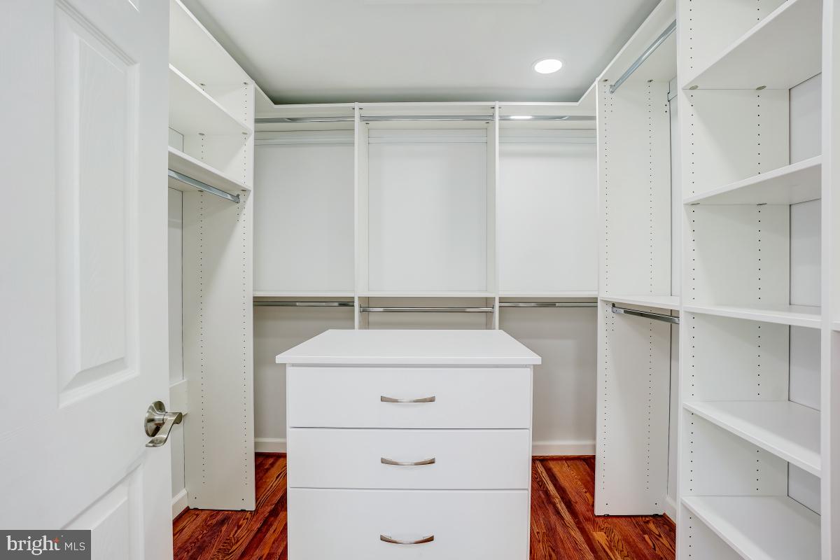 FOX HILLS - Residential