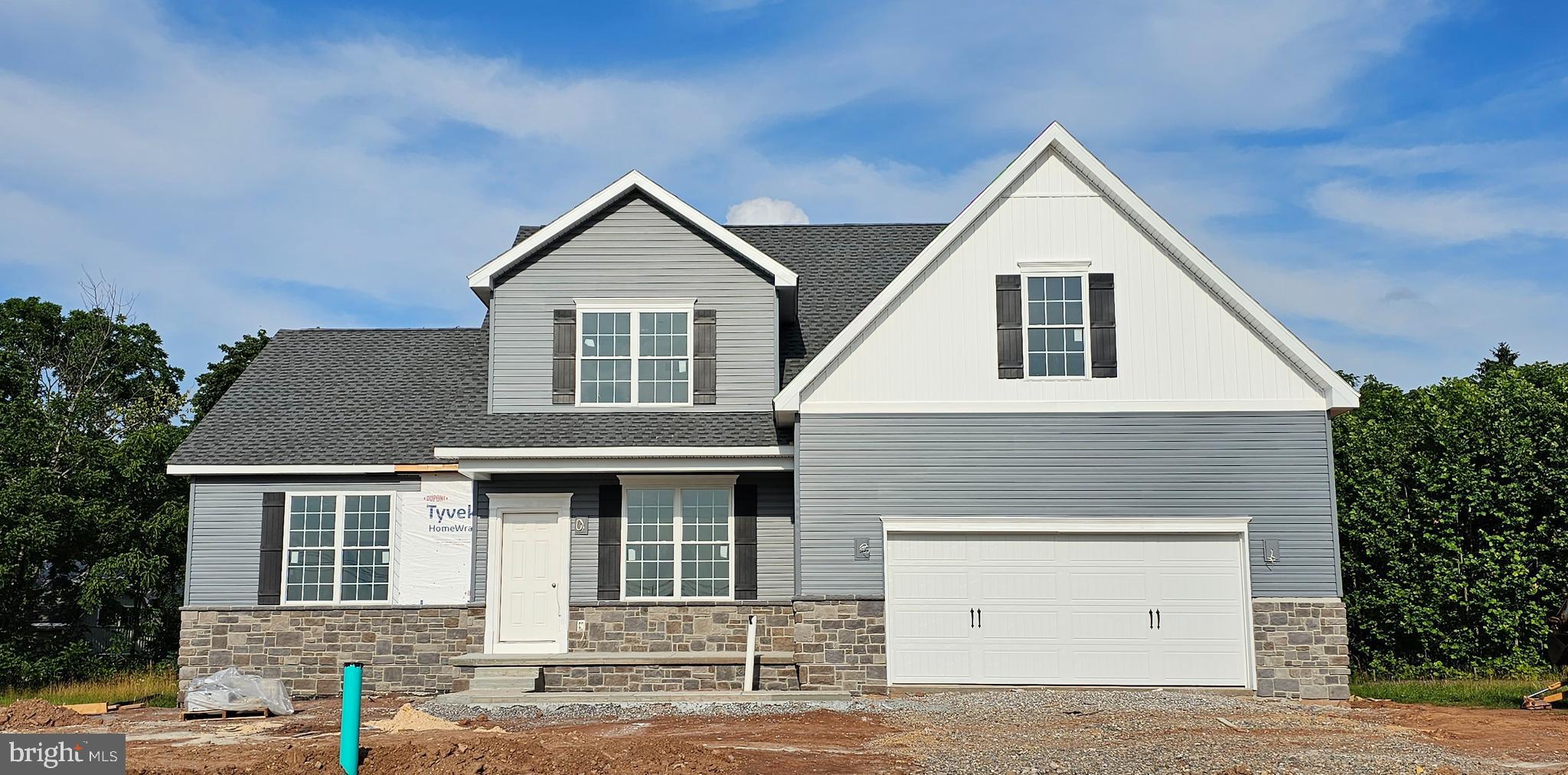 KINGS COURT AT BROWNSTONE - Residential