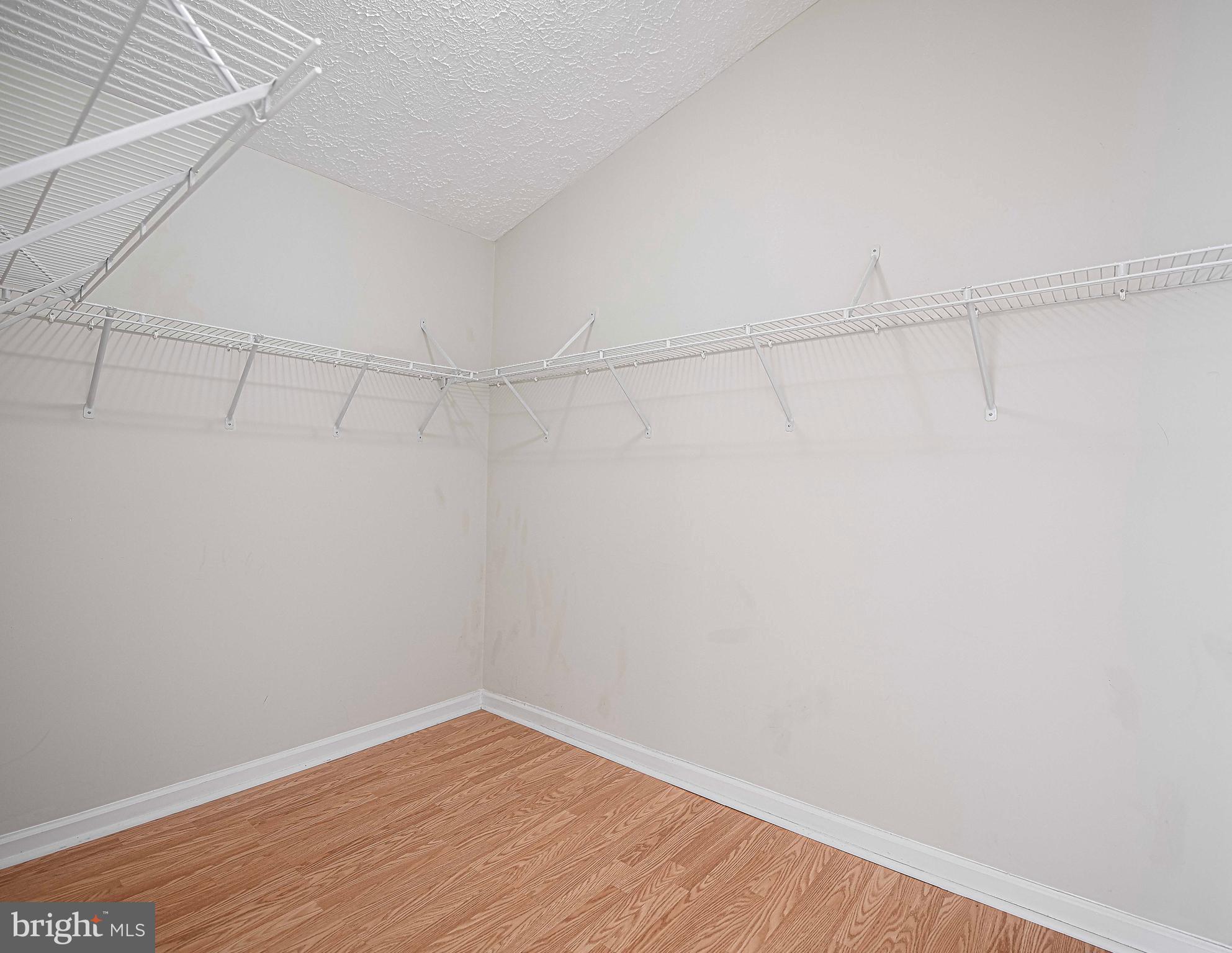 IRWINS CHOICE - Residential Lease