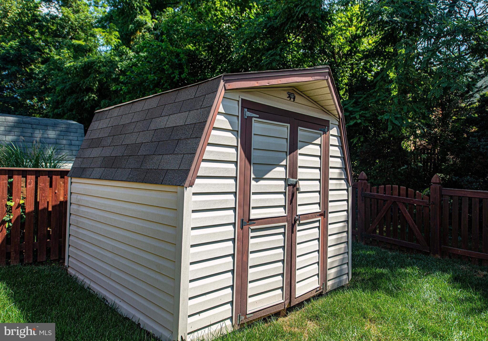 IRWINS CHOICE - Residential Lease