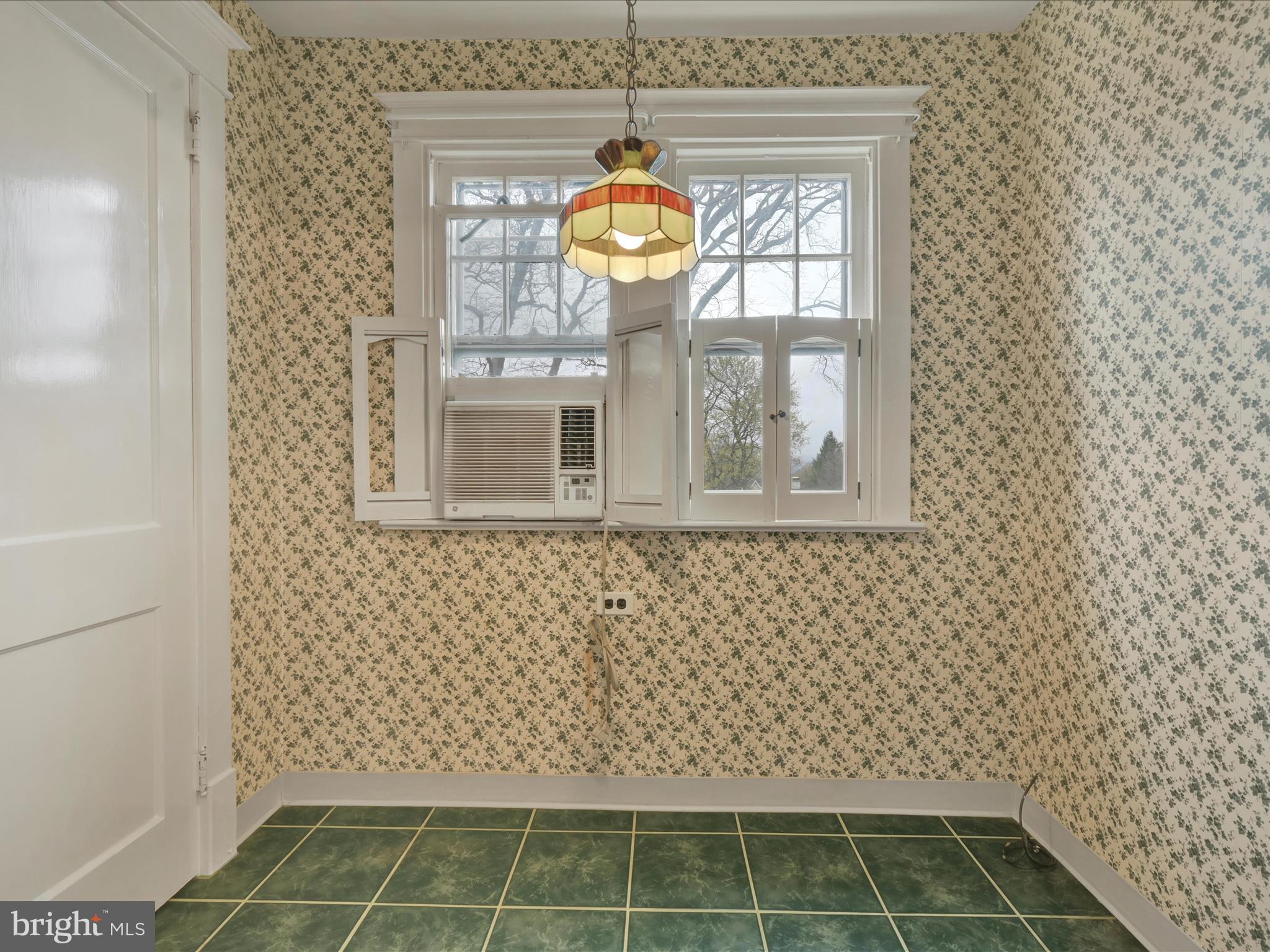 YORKVILLE - Residential