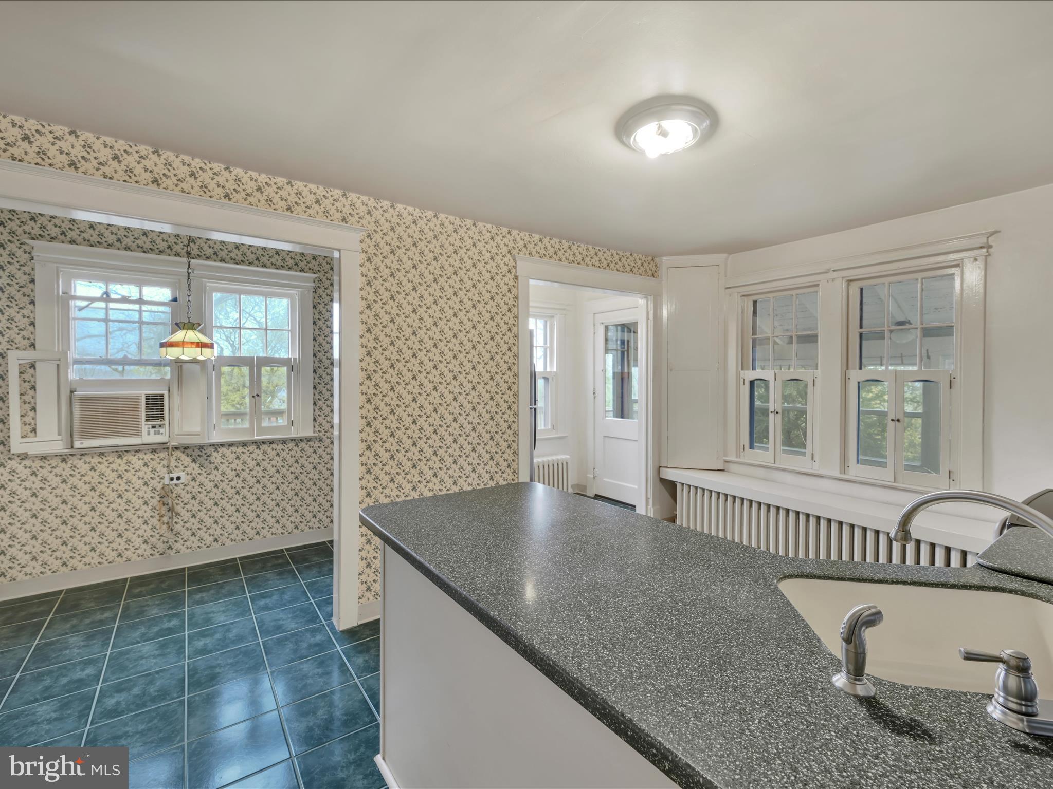 YORKVILLE - Residential