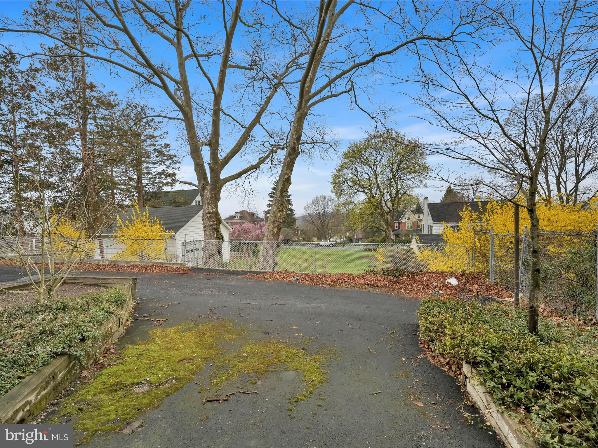 YORKVILLE - Residential