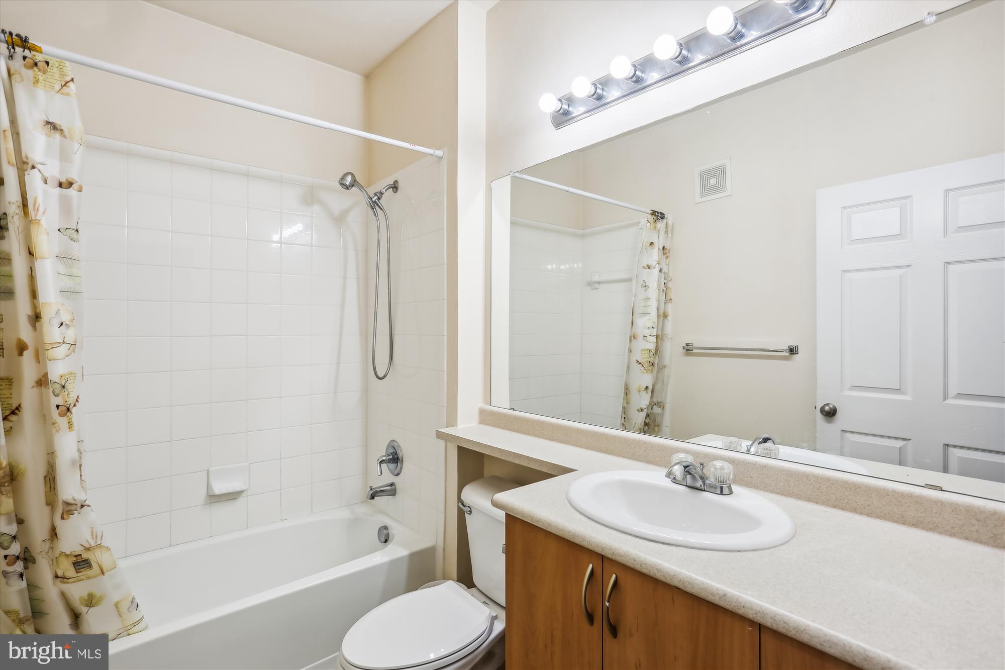 ASHMORE AT GERMANOWN COMMUNITY - Residential Lease