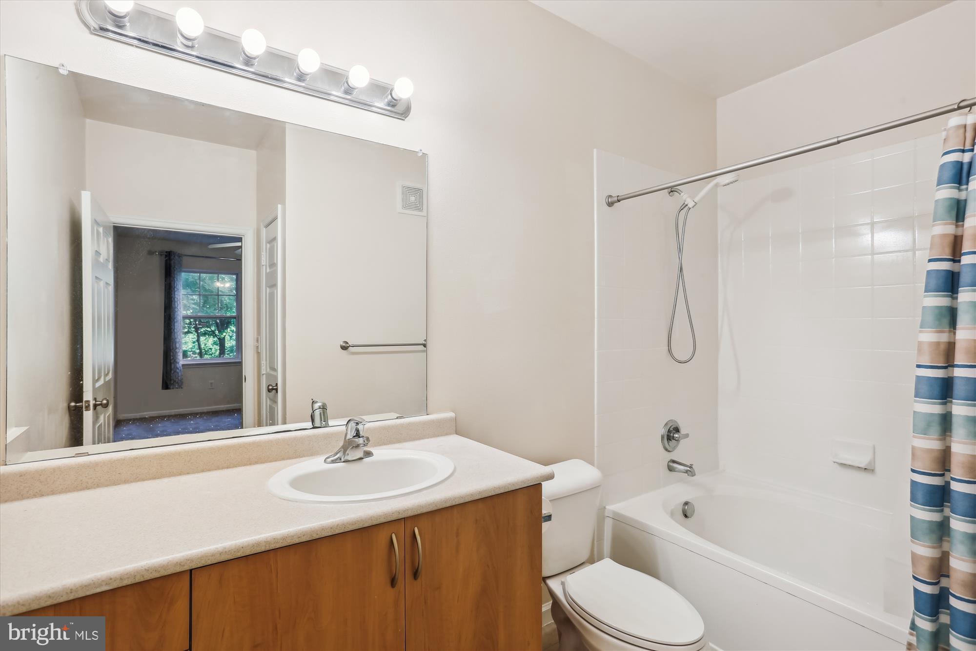 ASHMORE AT GERMANOWN COMMUNITY - Residential Lease