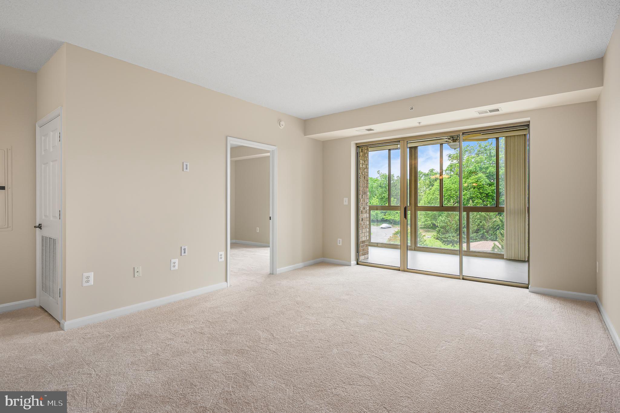 LANSDOWNE WOODS - Residential