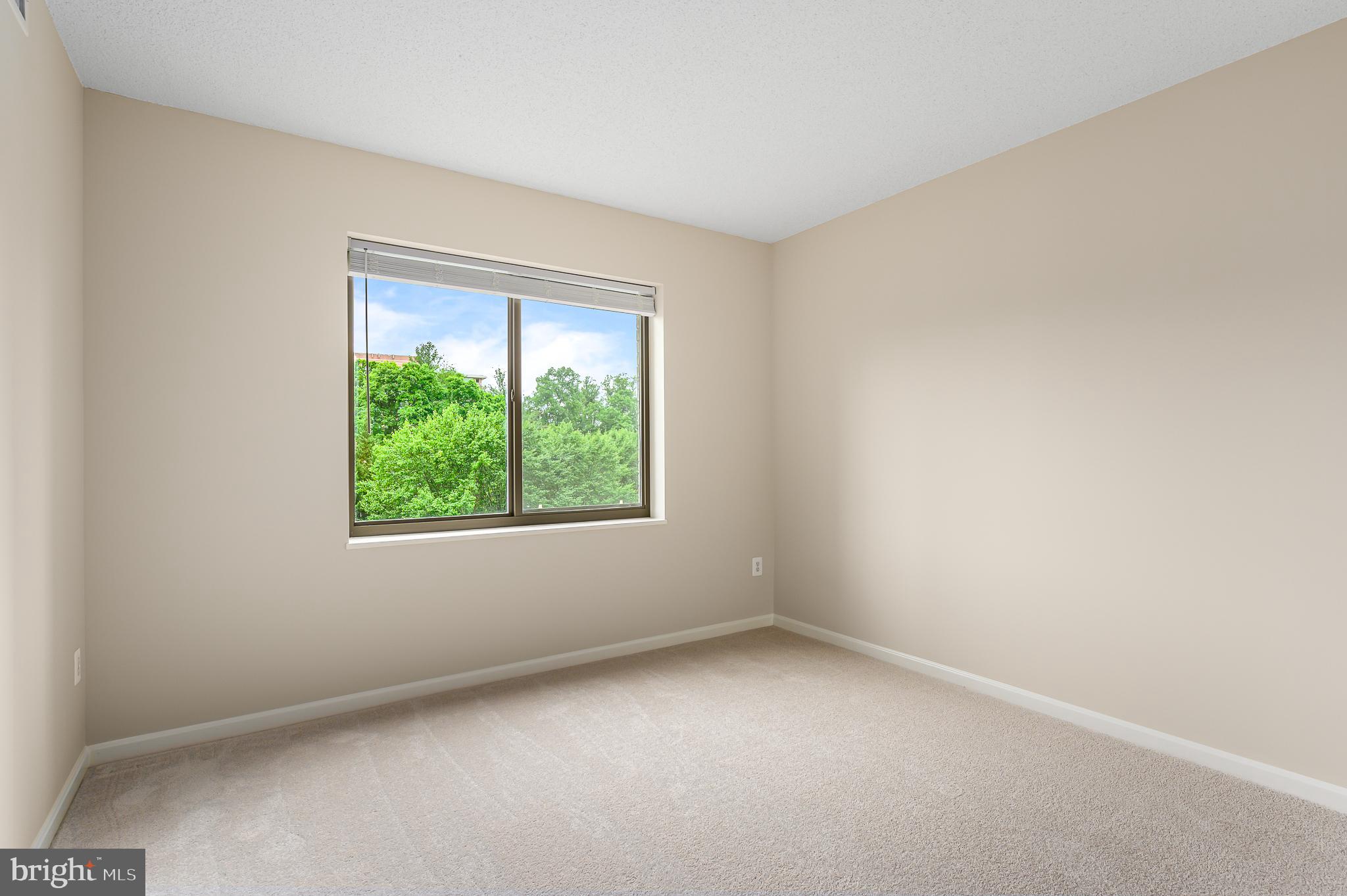 LANSDOWNE WOODS - Residential