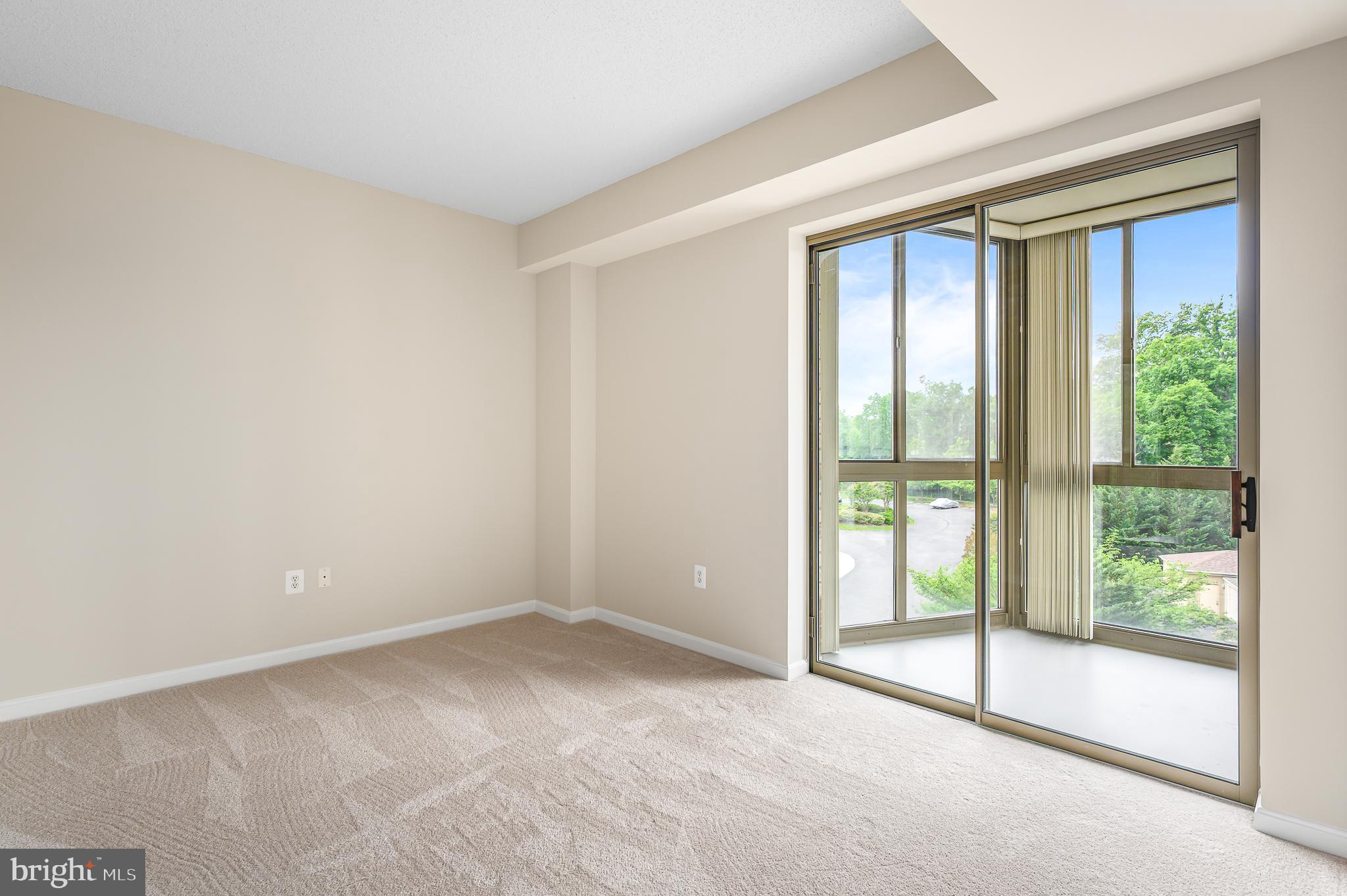 LANSDOWNE WOODS - Residential