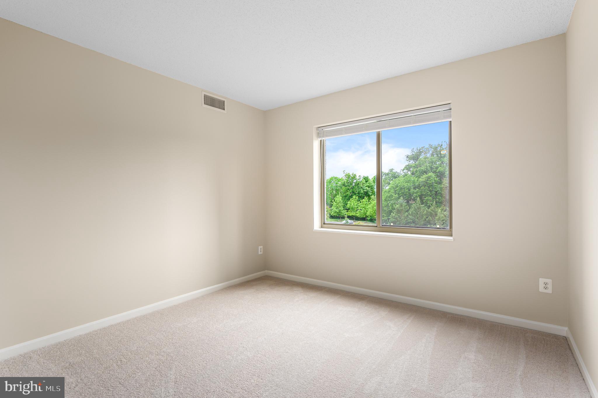 LANSDOWNE WOODS - Residential