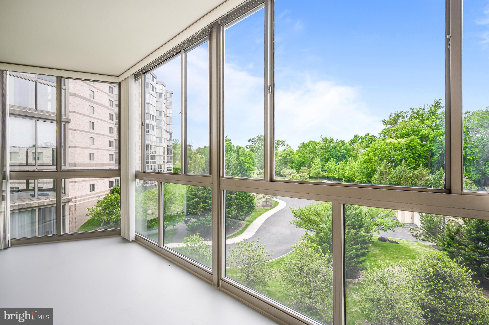 LANSDOWNE WOODS - Residential