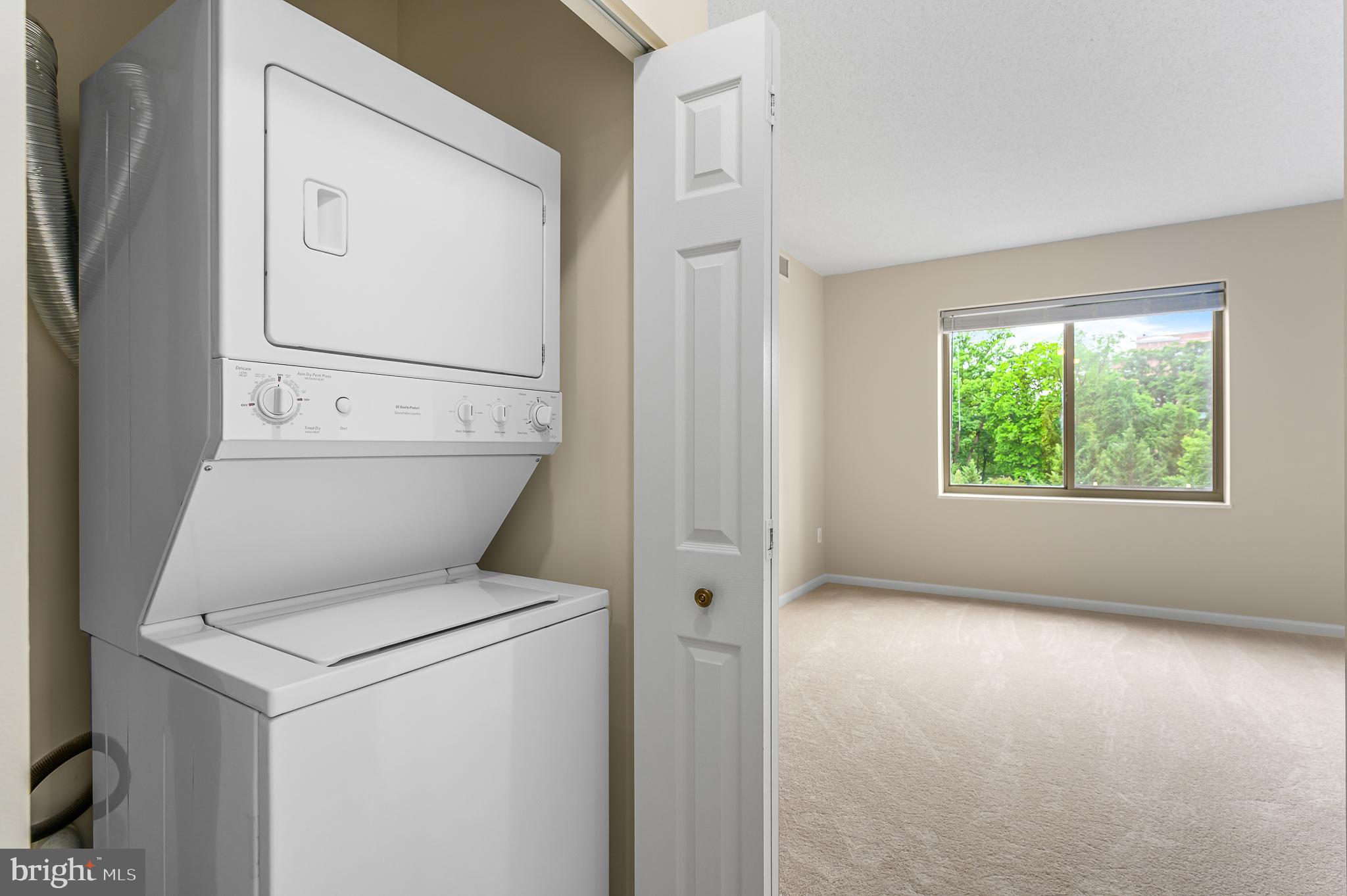 LANSDOWNE WOODS - Residential