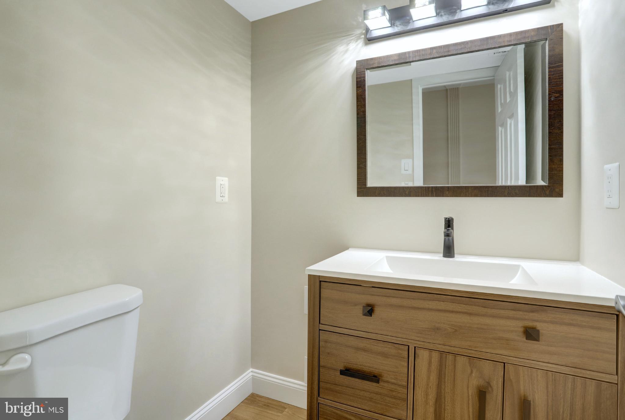 400 MADISON STREET 806