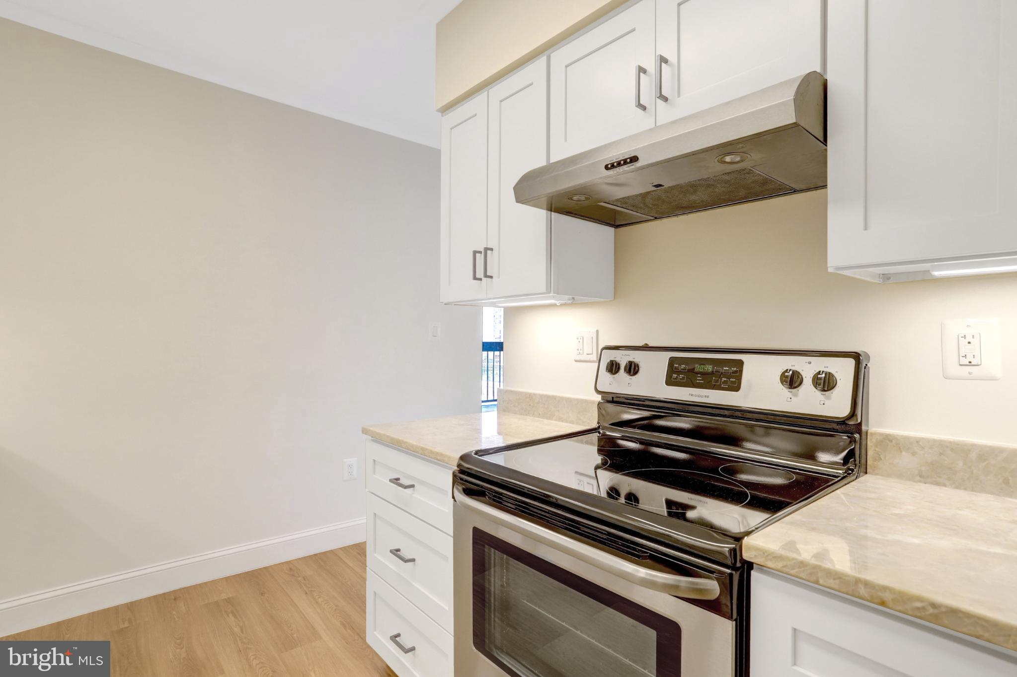 400 MADISON STREET 806