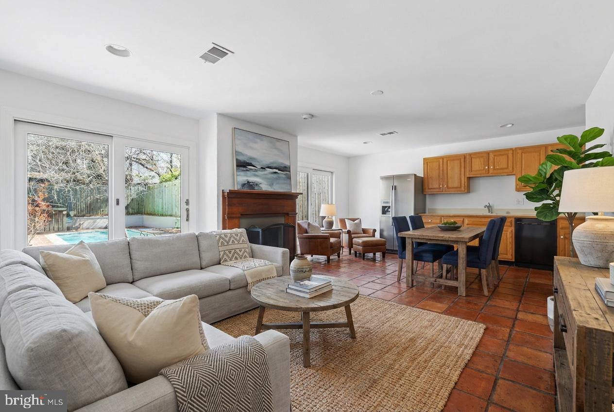 CAPITOL HILL - Residential