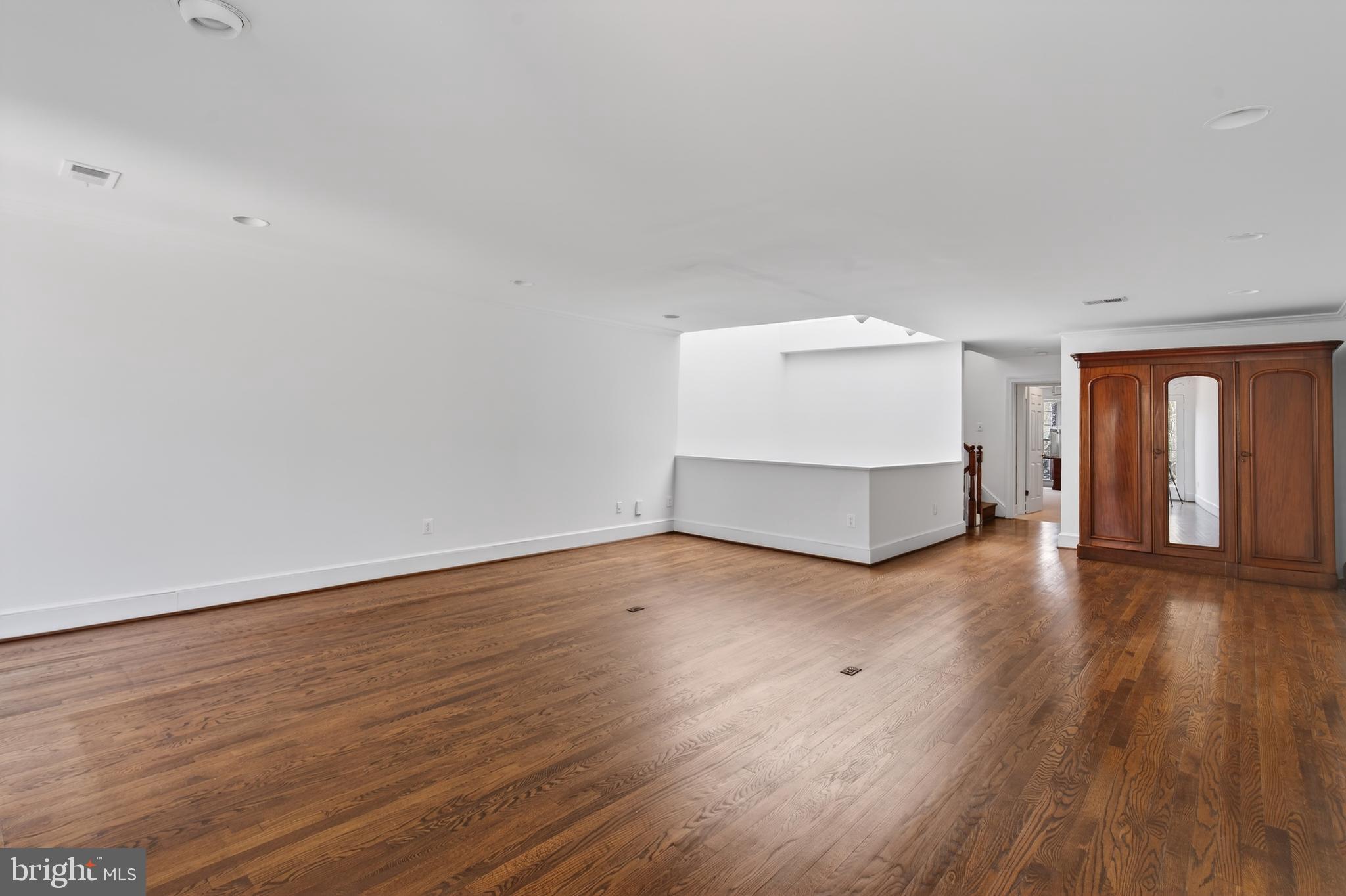 CAPITOL HILL - Residential