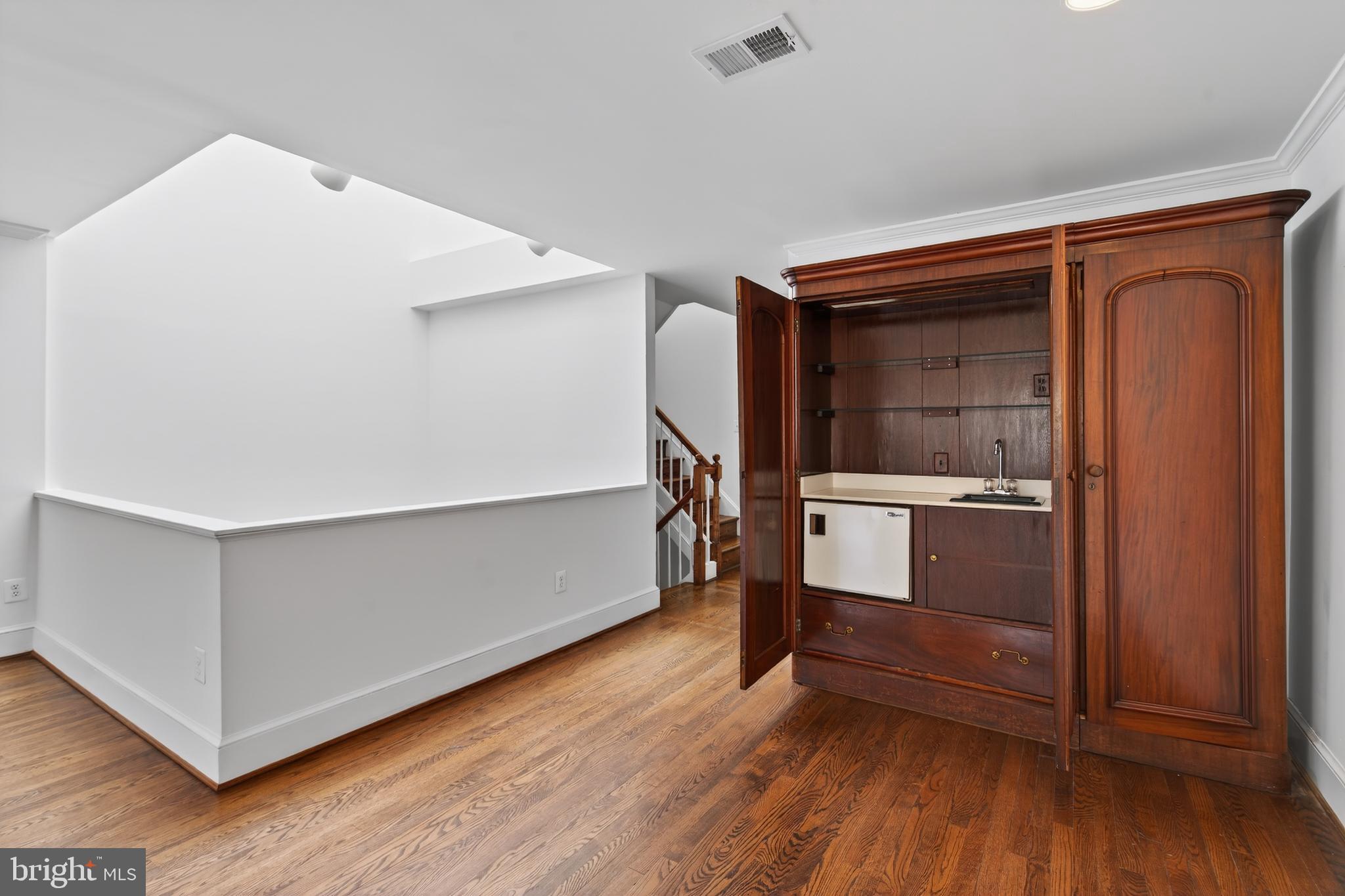 CAPITOL HILL - Residential