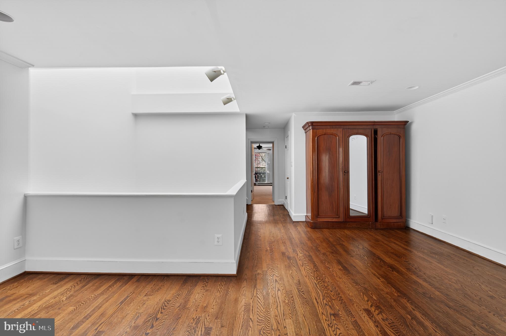 CAPITOL HILL - Residential