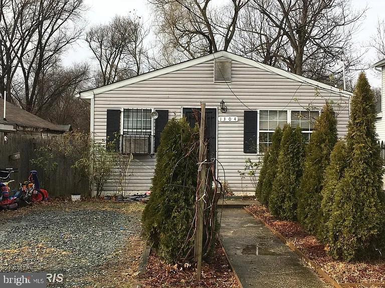 1304 DOEWOOD LANE