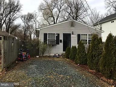 1304 DOEWOOD LANE