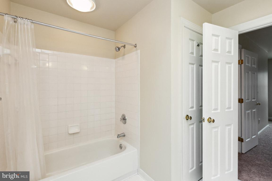 RUSSETT - Residential Lease