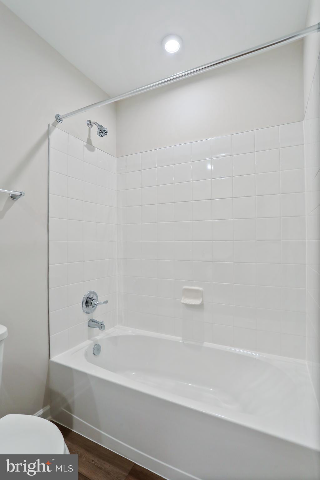 OVERLOOK AT RIVERSIDE - Residential Lease