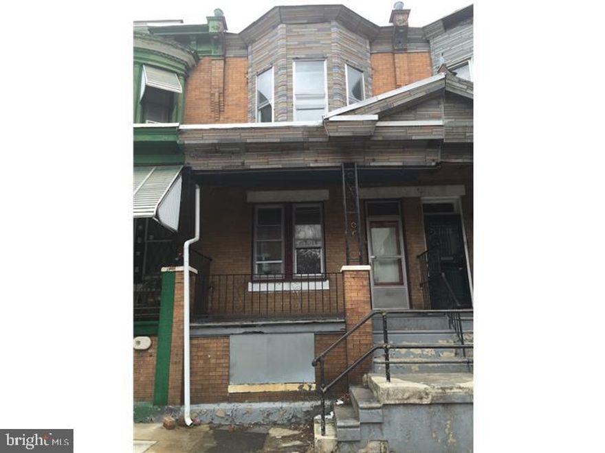 Welcome to your new home!  Newly renovated 3 bedroom plus den for office, or to build a large closet in. Features a large living room and dining room area, kitchen with mud room, leading into the nice back yard. Hardwood throughout the first floor, and brand new carpeting in the bedroom area.  Home features a nice front patio as well. This home is ready for you and your family to make many new memories in!