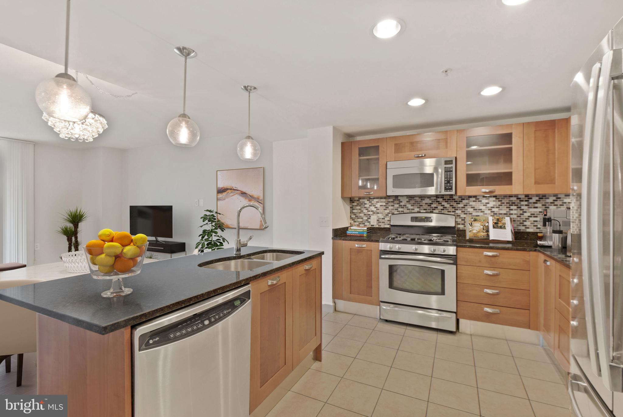 2451 MIDTOWN AVENUE 516